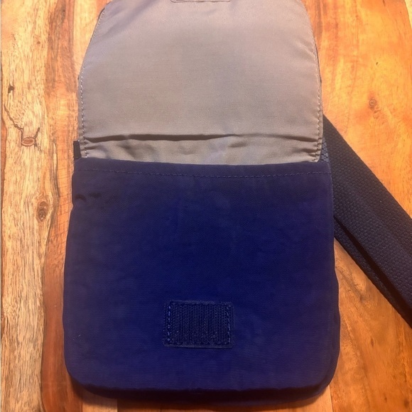 Kipling Eldorado bag in Blue with grey lining. Excellent condition. - Picture 9 of 11